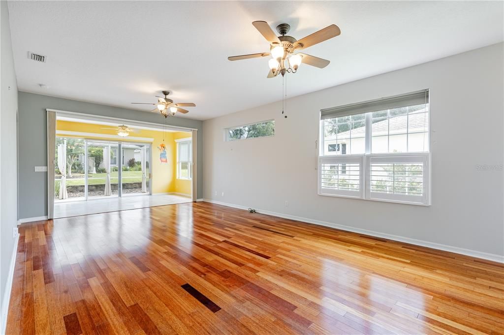 For Sale: $349,900 (3 beds, 2 baths, 1719 Square Feet)