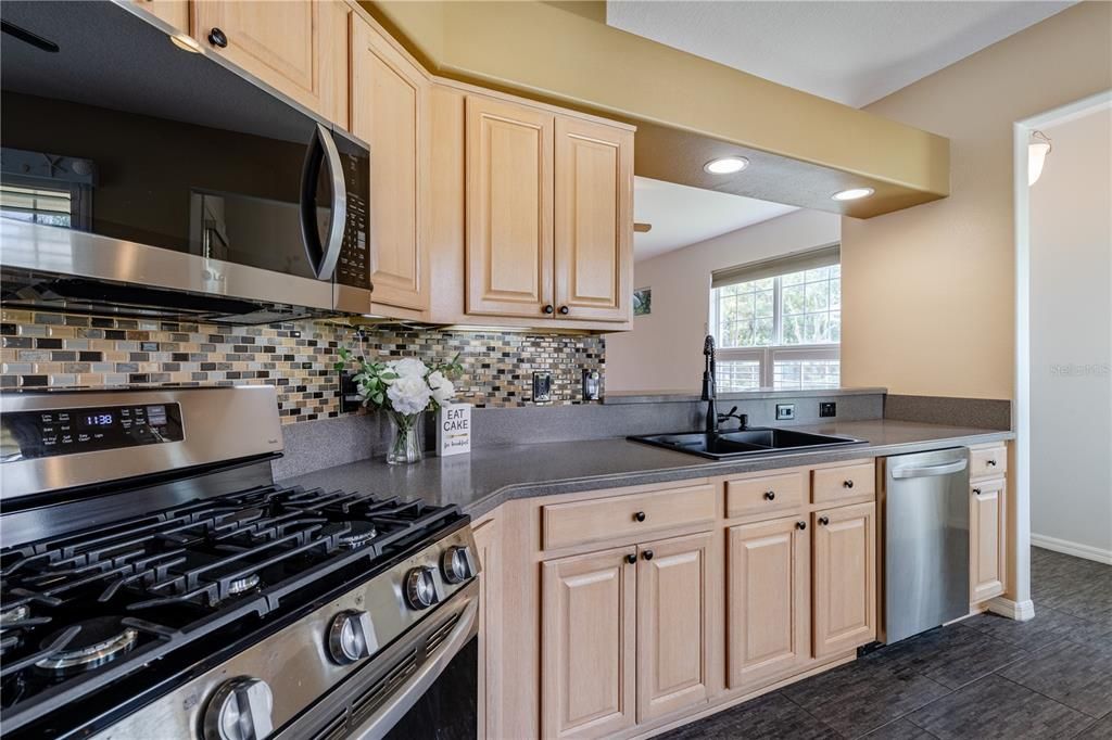 For Sale: $349,900 (3 beds, 2 baths, 1719 Square Feet)