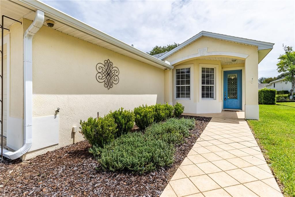 For Sale: $349,900 (3 beds, 2 baths, 1719 Square Feet)