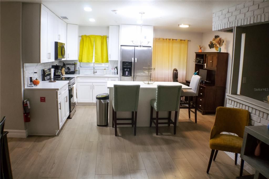 For Sale: $350,000 (3 beds, 2 baths, 1216 Square Feet)