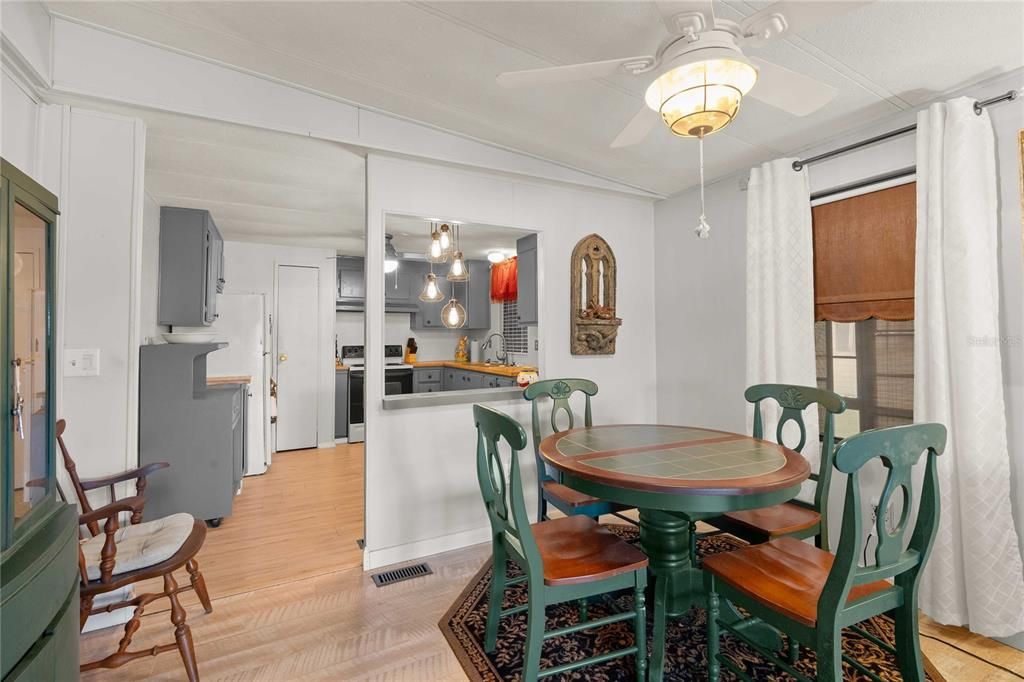 For Sale: $110,000 (2 beds, 1 baths, 768 Square Feet)