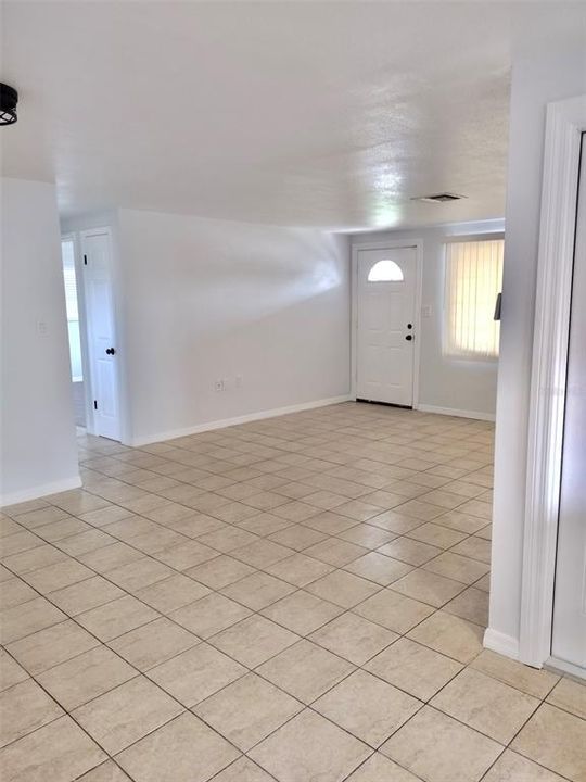 В аренду: $1,775 (2 спален, 1 ванн, 1106 Квадратных фут)