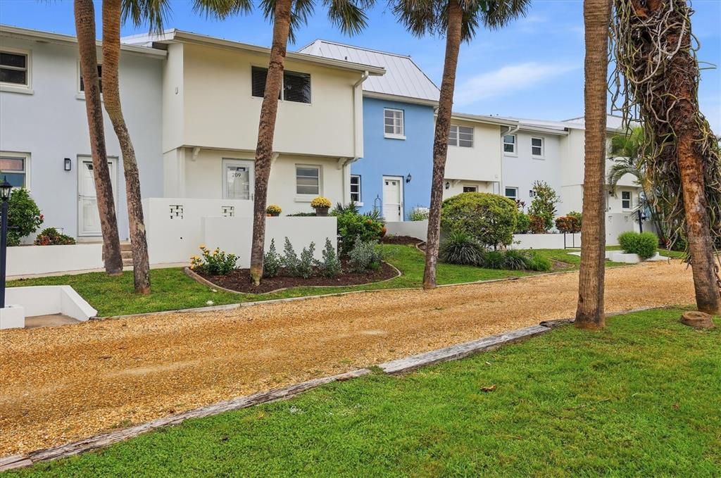 For Sale: $875,000 (2 beds, 2 baths, 1224 Square Feet)