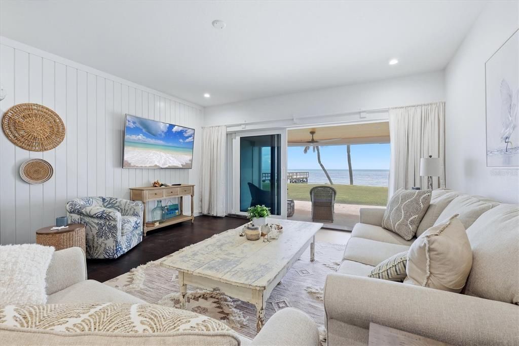 For Sale: $875,000 (2 beds, 2 baths, 1224 Square Feet)