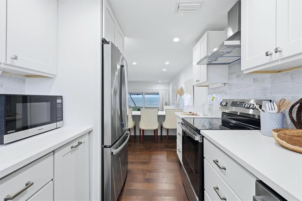 For Sale: $875,000 (2 beds, 2 baths, 1224 Square Feet)