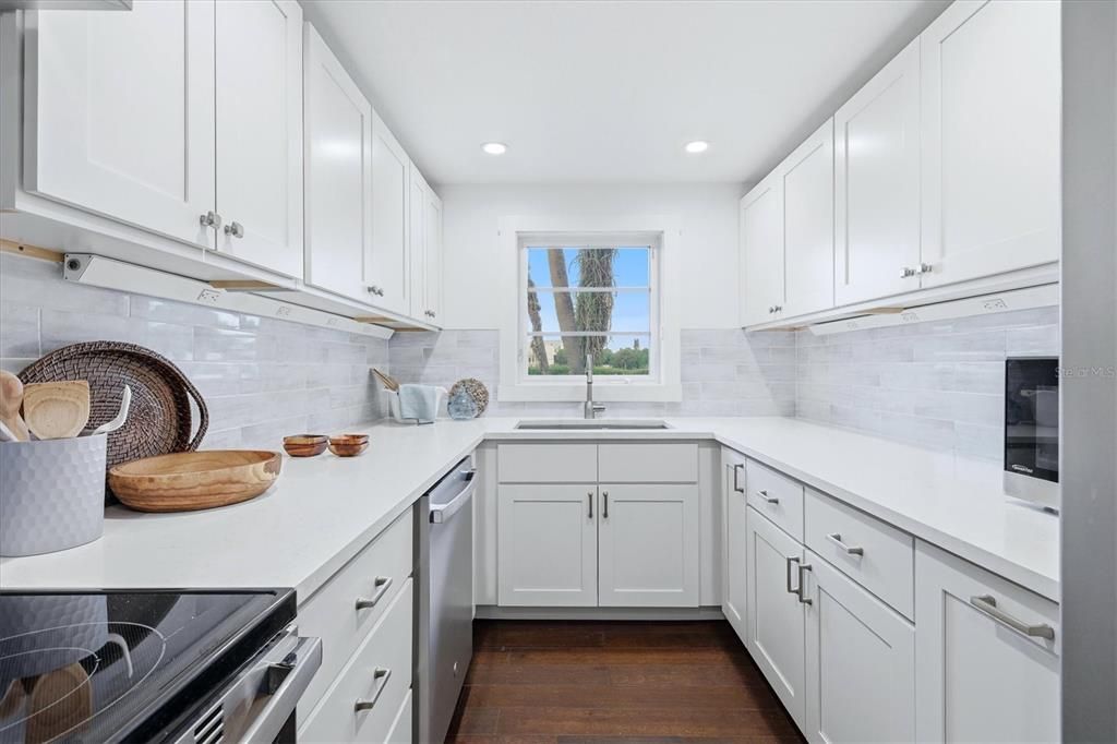 For Sale: $875,000 (2 beds, 2 baths, 1224 Square Feet)