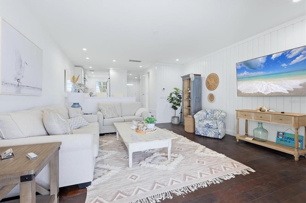 For Sale: $875,000 (2 beds, 2 baths, 1224 Square Feet)