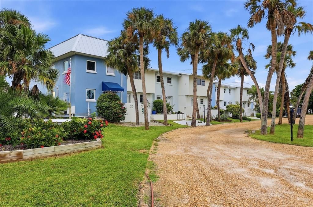 For Sale: $875,000 (2 beds, 2 baths, 1224 Square Feet)