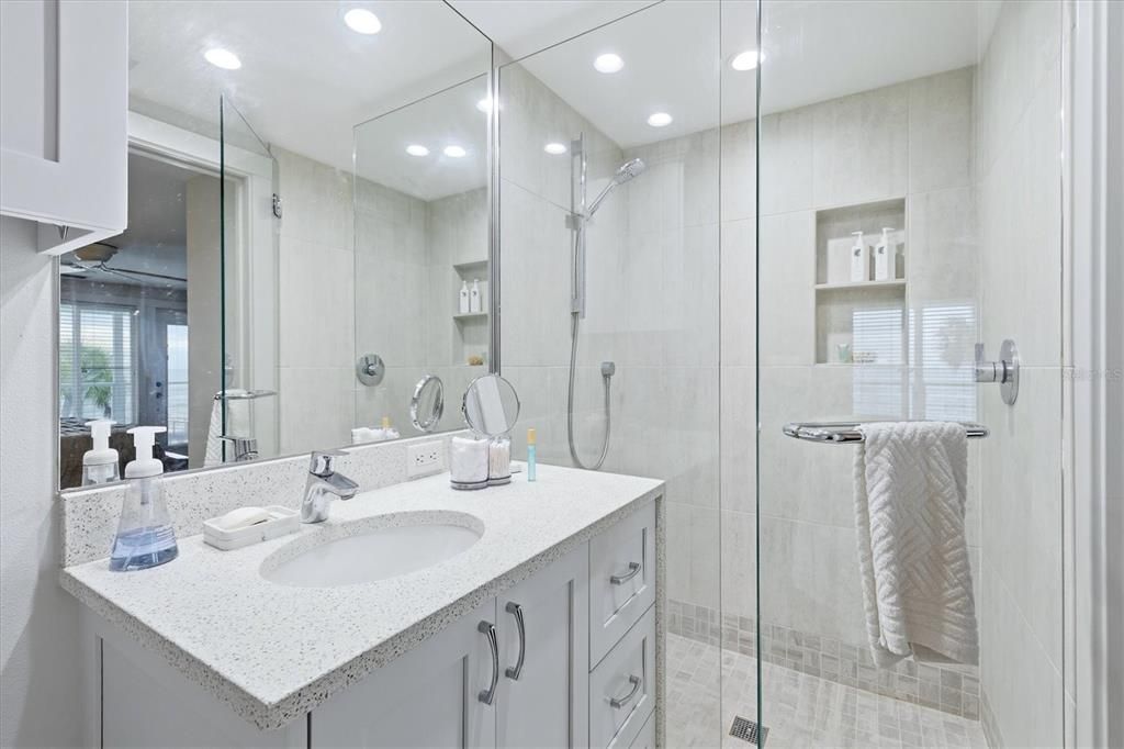 For Sale: $875,000 (2 beds, 2 baths, 1224 Square Feet)