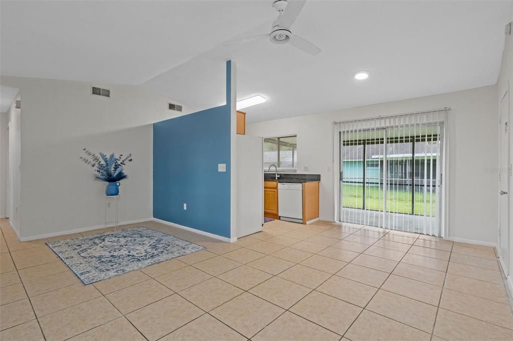 En Venta: $245,000 (3 camas, 2 baños, 995 Pies cuadrados)