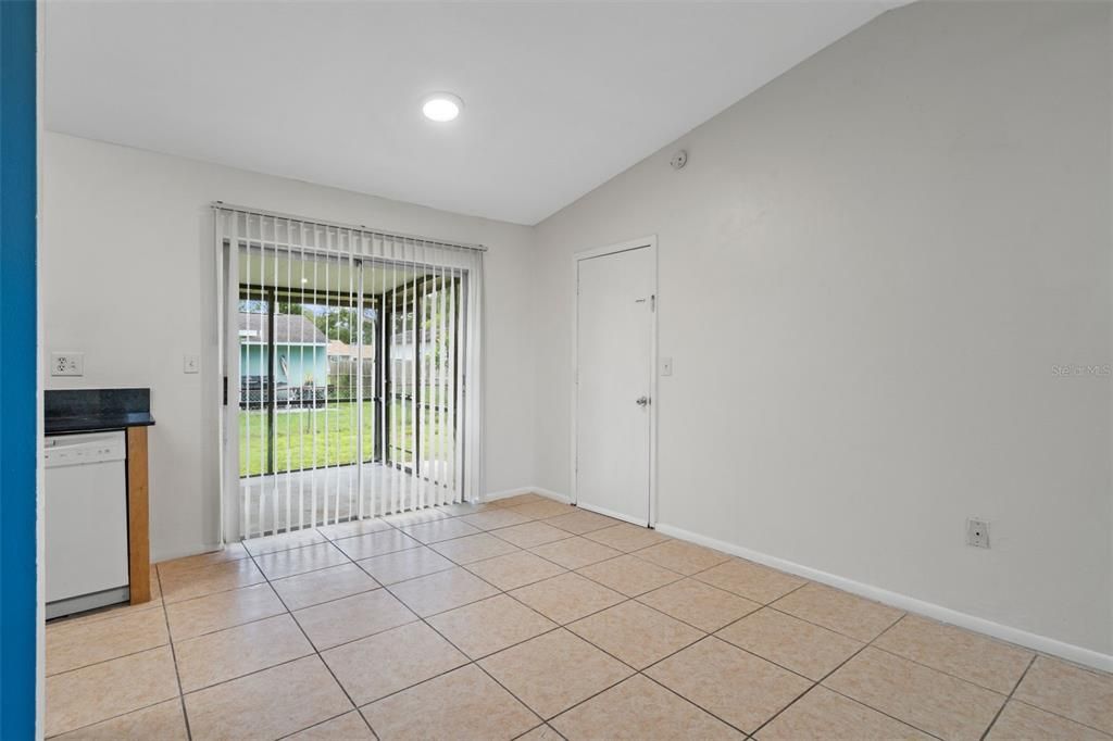 En Venta: $245,000 (3 camas, 2 baños, 995 Pies cuadrados)