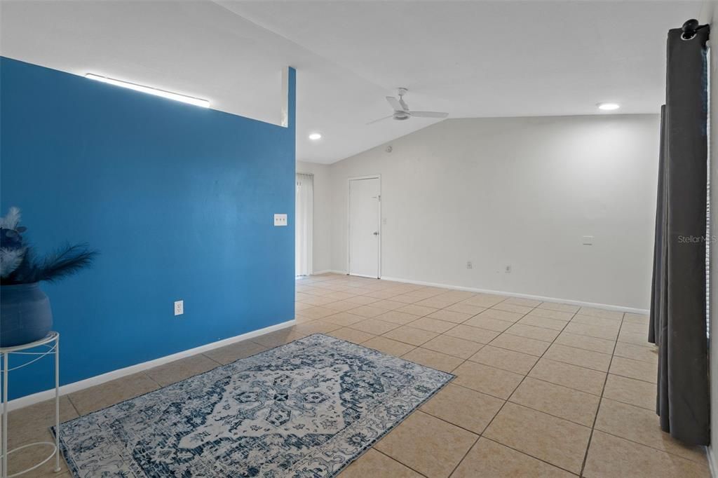 En Venta: $245,000 (3 camas, 2 baños, 995 Pies cuadrados)
