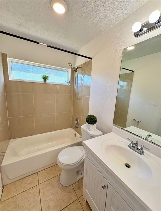 En Venta: $245,000 (3 camas, 2 baños, 995 Pies cuadrados)