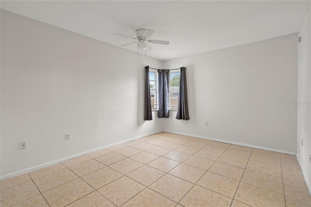 En Venta: $245,000 (3 camas, 2 baños, 995 Pies cuadrados)