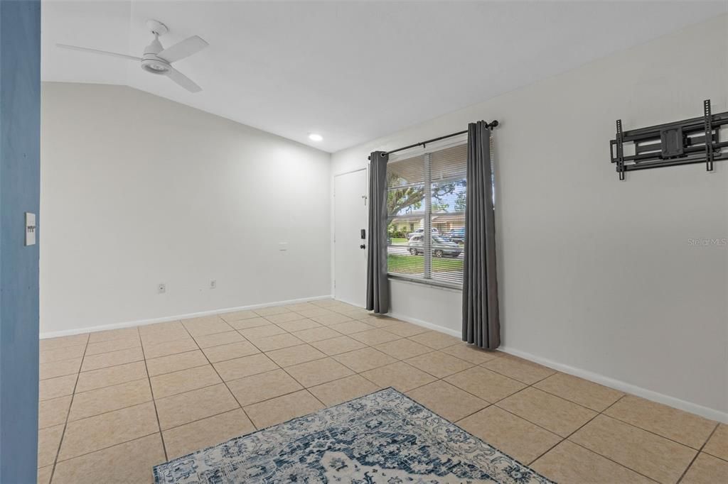 En Venta: $245,000 (3 camas, 2 baños, 995 Pies cuadrados)