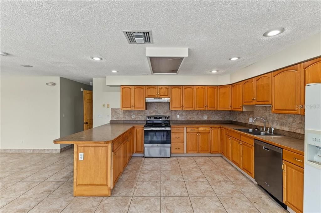 For Sale: $575,000 (4 beds, 3 baths, 1605 Square Feet)