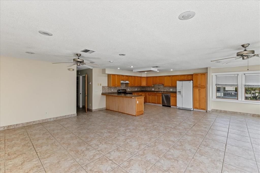 For Sale: $575,000 (4 beds, 3 baths, 1605 Square Feet)