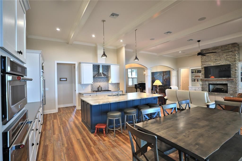 For Sale: $2,499,000 (3 beds, 3 baths, 3029 Square Feet)