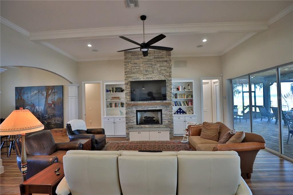 For Sale: $2,499,000 (3 beds, 3 baths, 3029 Square Feet)