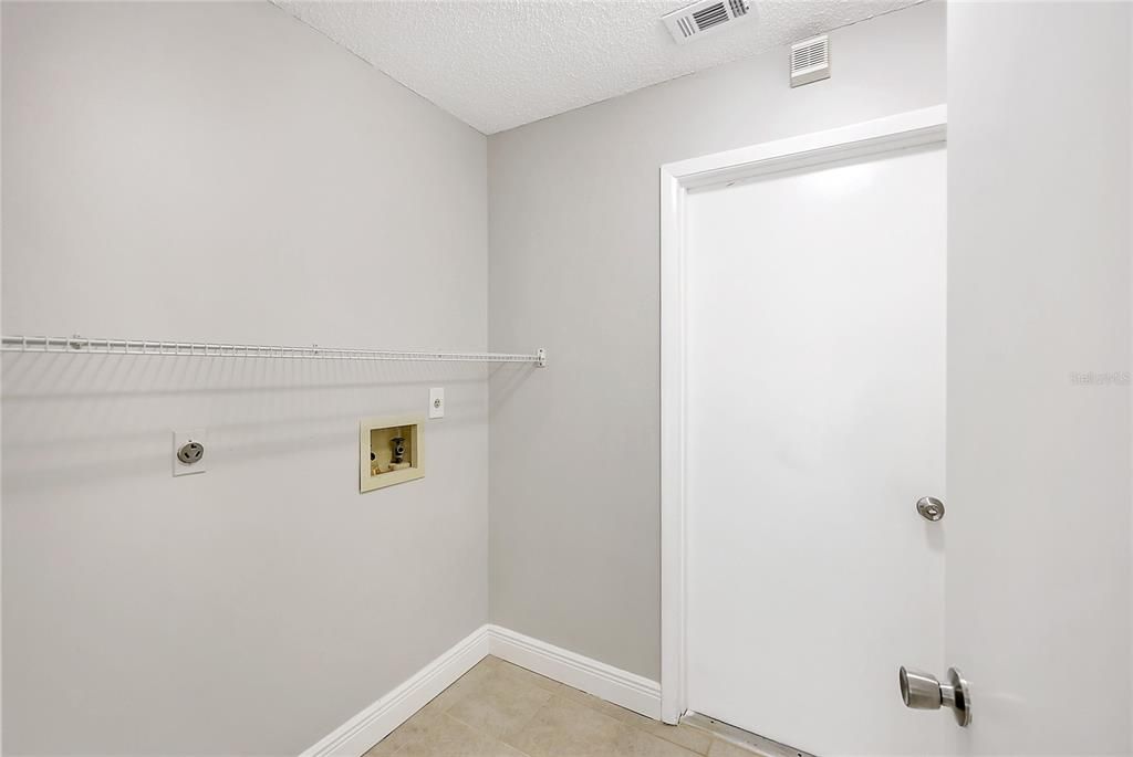 For Sale: $275,000 (3 beds, 2 baths, 1525 Square Feet)