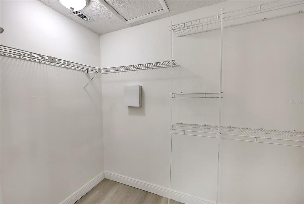 For Sale: $275,000 (3 beds, 2 baths, 1525 Square Feet)