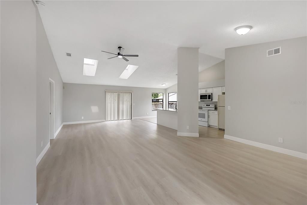 For Sale: $275,000 (3 beds, 2 baths, 1525 Square Feet)