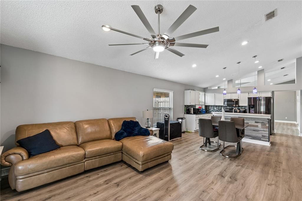 Activo con contrato: $450,000 (4 camas, 2 baños, 1865 Pies cuadrados)