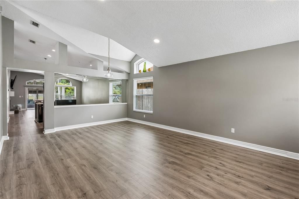 Activo con contrato: $450,000 (4 camas, 2 baños, 1865 Pies cuadrados)