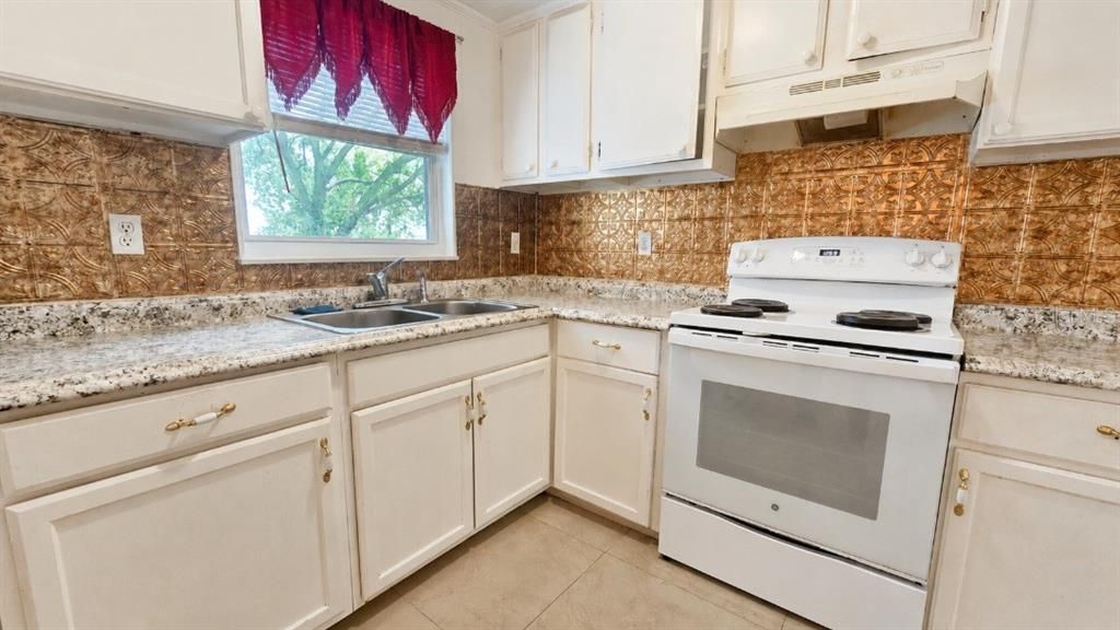 На продажу: $188,000 (4 спален, 2 ванн, 1344 Квадратных фут)