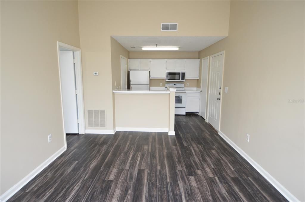 For Rent: $1,250 (1 beds, 1 baths, 616 Square Feet)