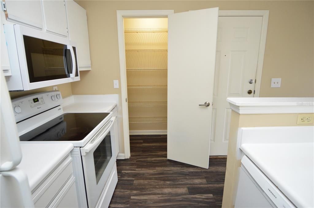 For Rent: $1,250 (1 beds, 1 baths, 616 Square Feet)