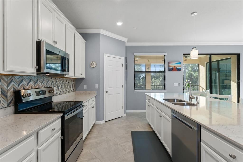 For Sale: $389,000 (3 beds, 2 baths, 2187 Square Feet)