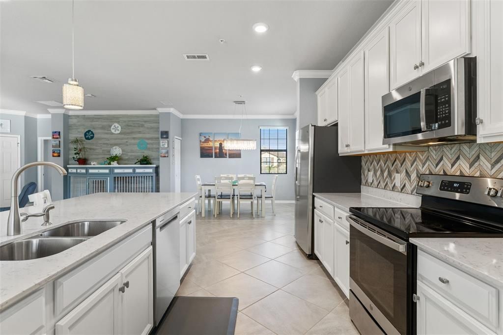 For Sale: $389,000 (3 beds, 2 baths, 2187 Square Feet)