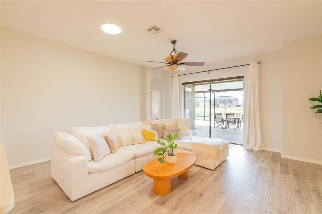 En Venta: $465,000 (4 camas, 3 baños, 2274 Pies cuadrados)