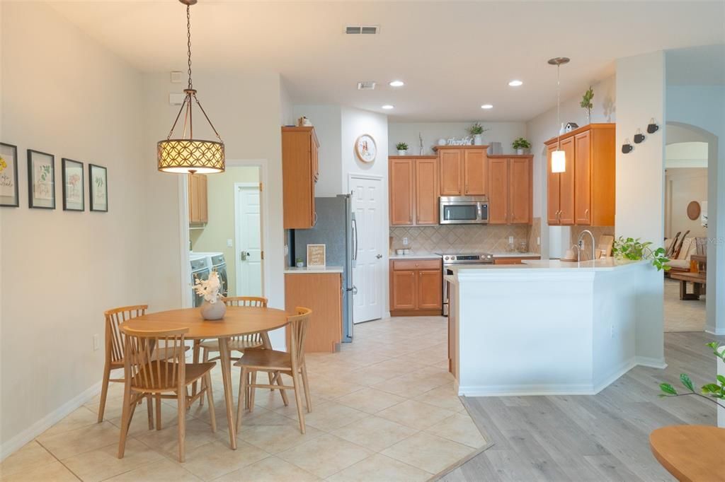 En Venta: $465,000 (4 camas, 3 baños, 2274 Pies cuadrados)