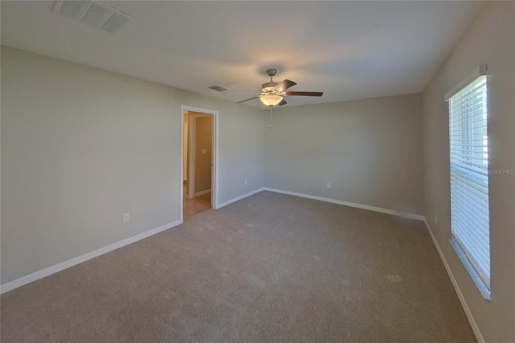 For Rent: $2,049 (3 beds, 2 baths, 1461 Square Feet)