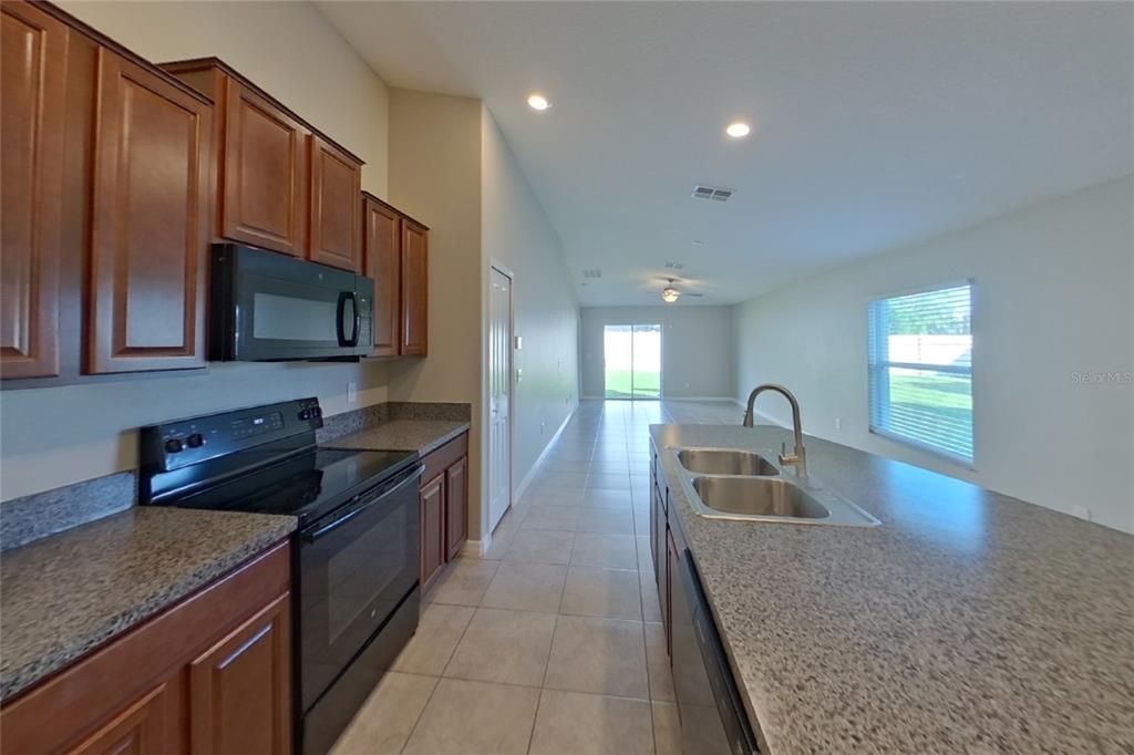 For Rent: $2,049 (3 beds, 2 baths, 1461 Square Feet)