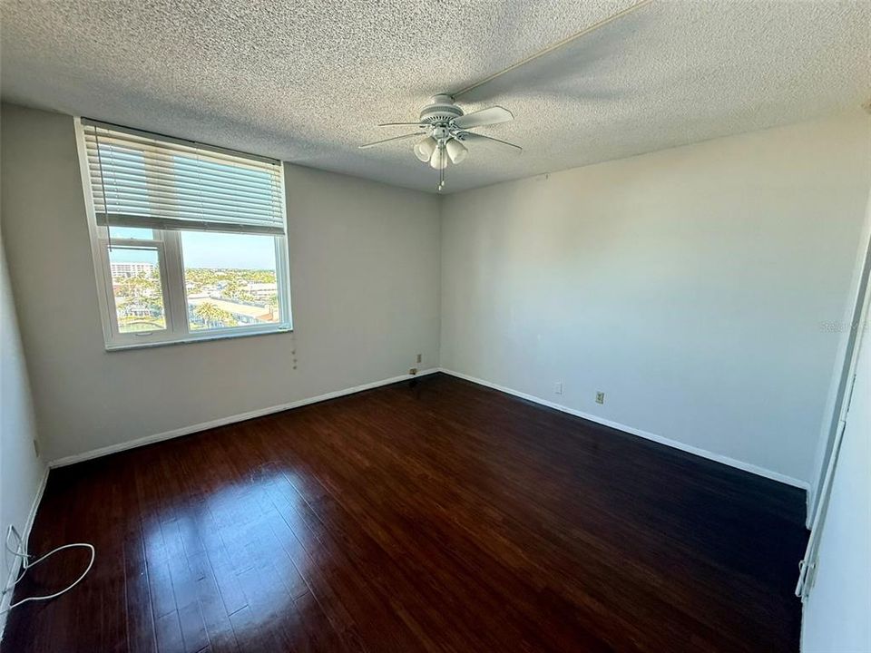 For Sale: $395,000 (2 beds, 2 baths, 1150 Square Feet)