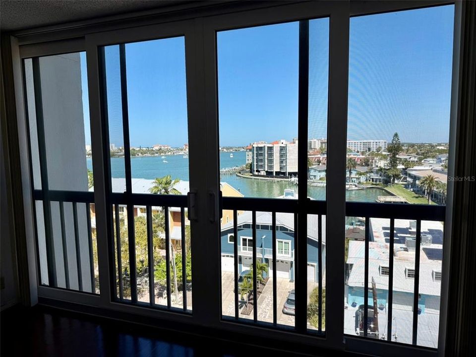 For Sale: $395,000 (2 beds, 2 baths, 1150 Square Feet)