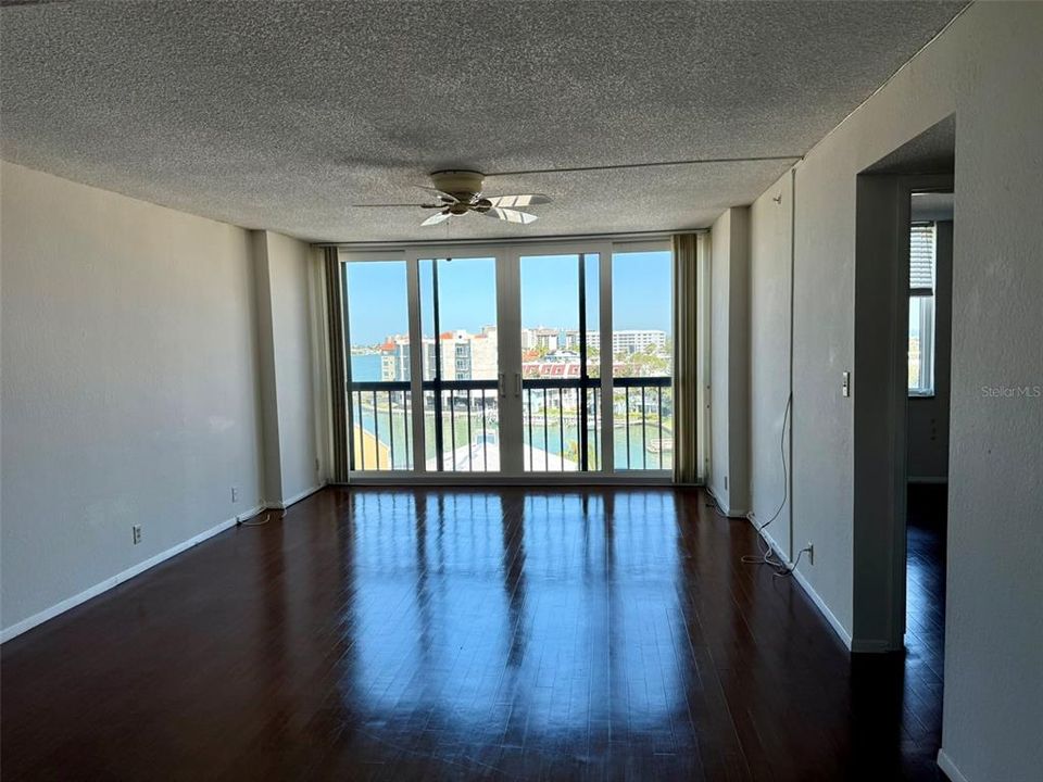 For Sale: $395,000 (2 beds, 2 baths, 1150 Square Feet)