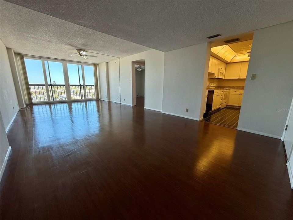 For Sale: $395,000 (2 beds, 2 baths, 1150 Square Feet)