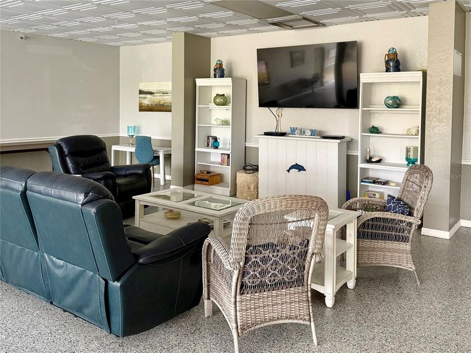 For Sale: $395,000 (2 beds, 2 baths, 1150 Square Feet)