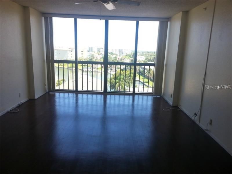 For Sale: $395,000 (2 beds, 2 baths, 1150 Square Feet)