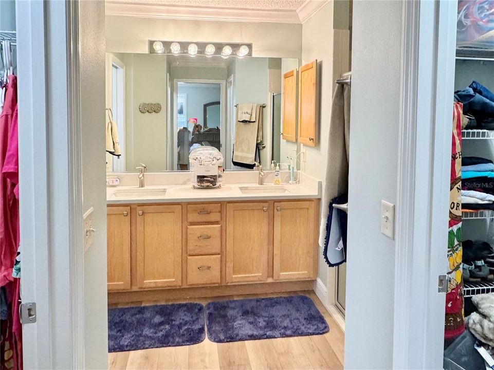 For Sale: $349,900 (3 beds, 2 baths, 1527 Square Feet)