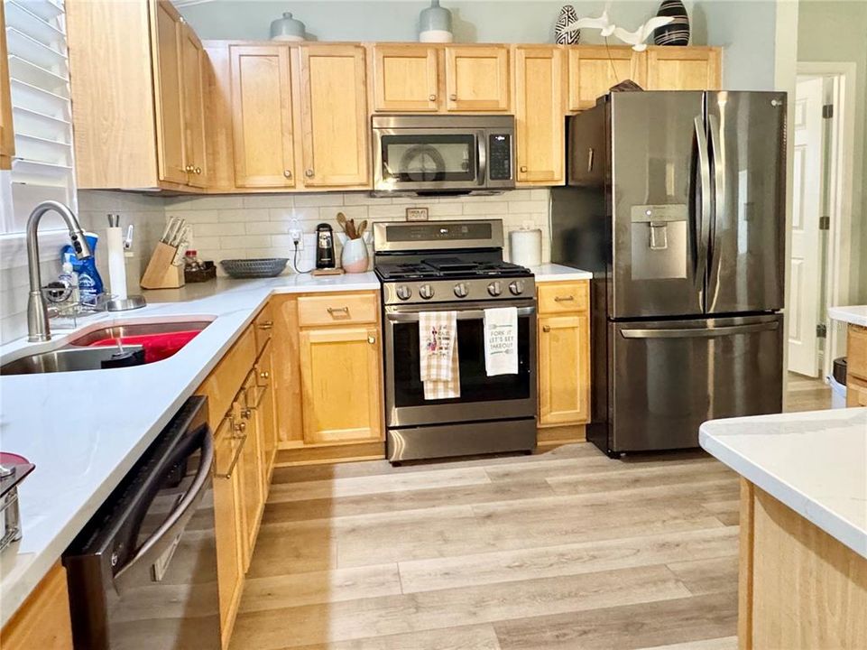 For Sale: $349,900 (3 beds, 2 baths, 1527 Square Feet)