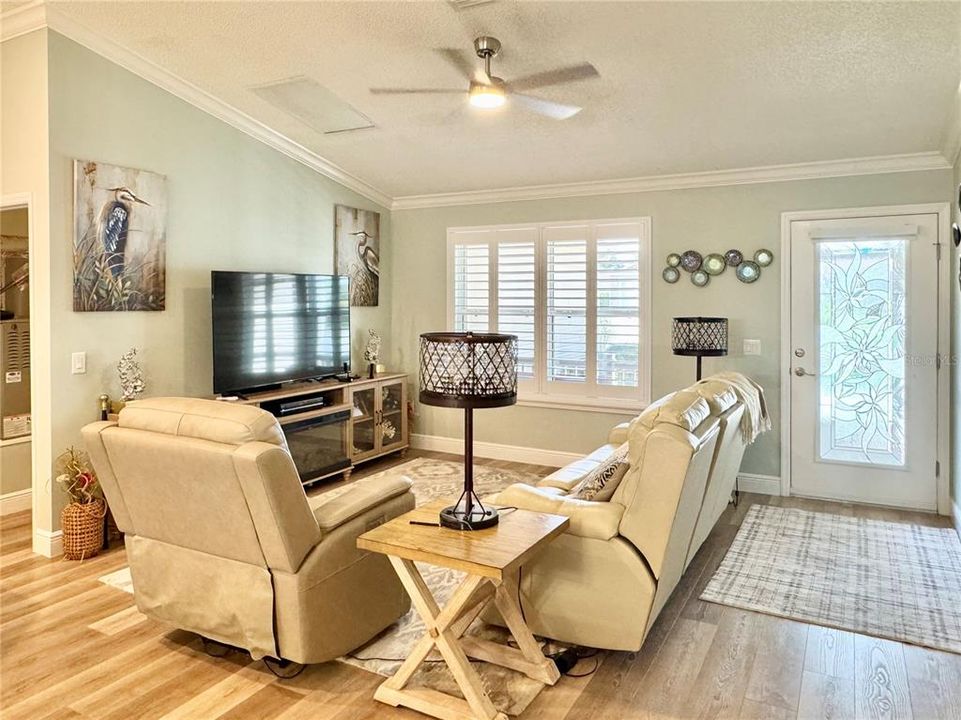 For Sale: $349,900 (3 beds, 2 baths, 1527 Square Feet)