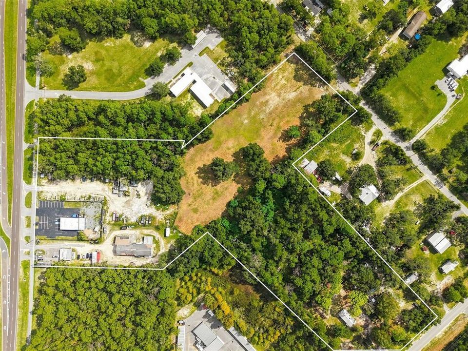 待售: $3,850,000 (9.97 acres)