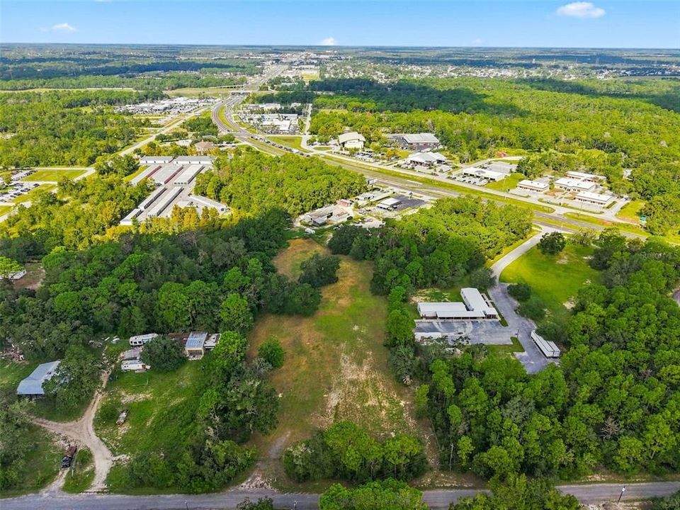 待售: $3,850,000 (9.97 acres)