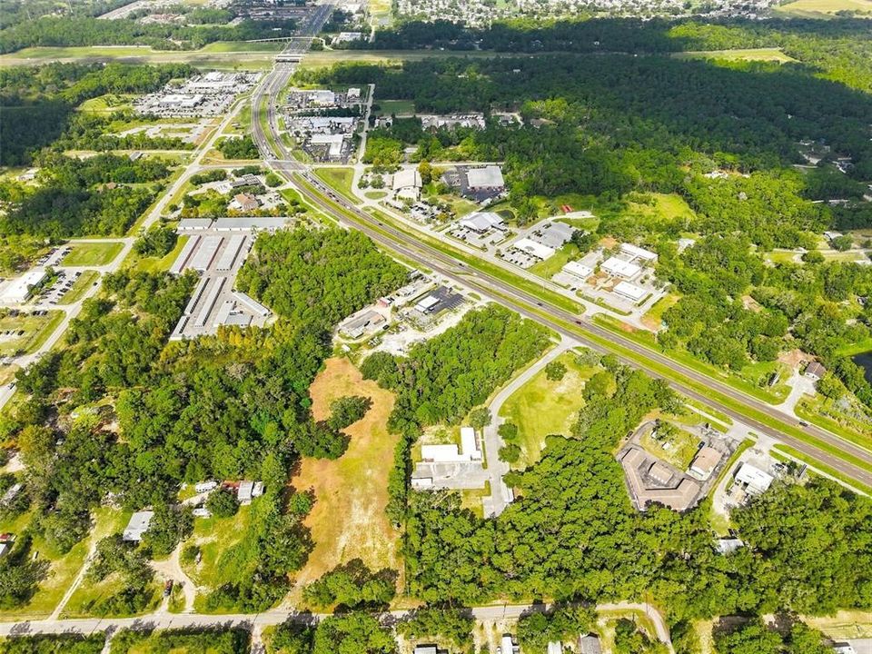 待售: $3,850,000 (9.97 acres)