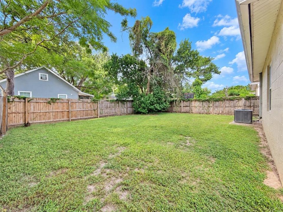 For Rent: $1,950 (3 beds, 2 baths, 1200 Square Feet)